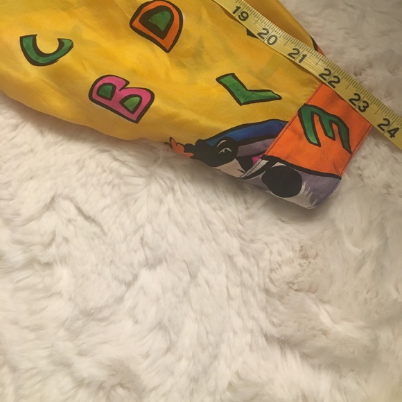 Over sized silk shirt to wear as cover up or tie at waist with jeans. Vintage - Picture 7 of 12